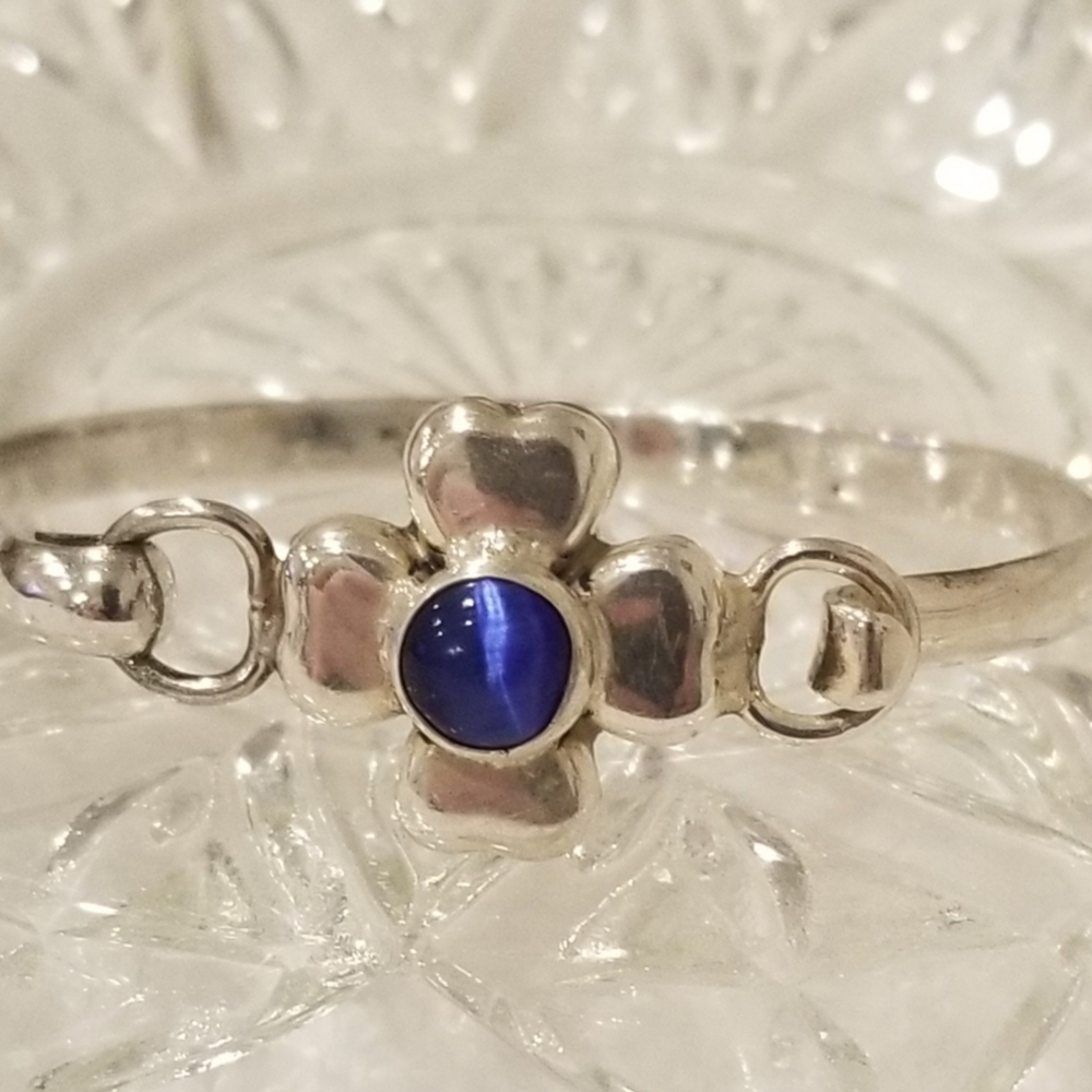 Sterling Silver Flower Bangle Bracelet with Lapis Lazuli Stone.